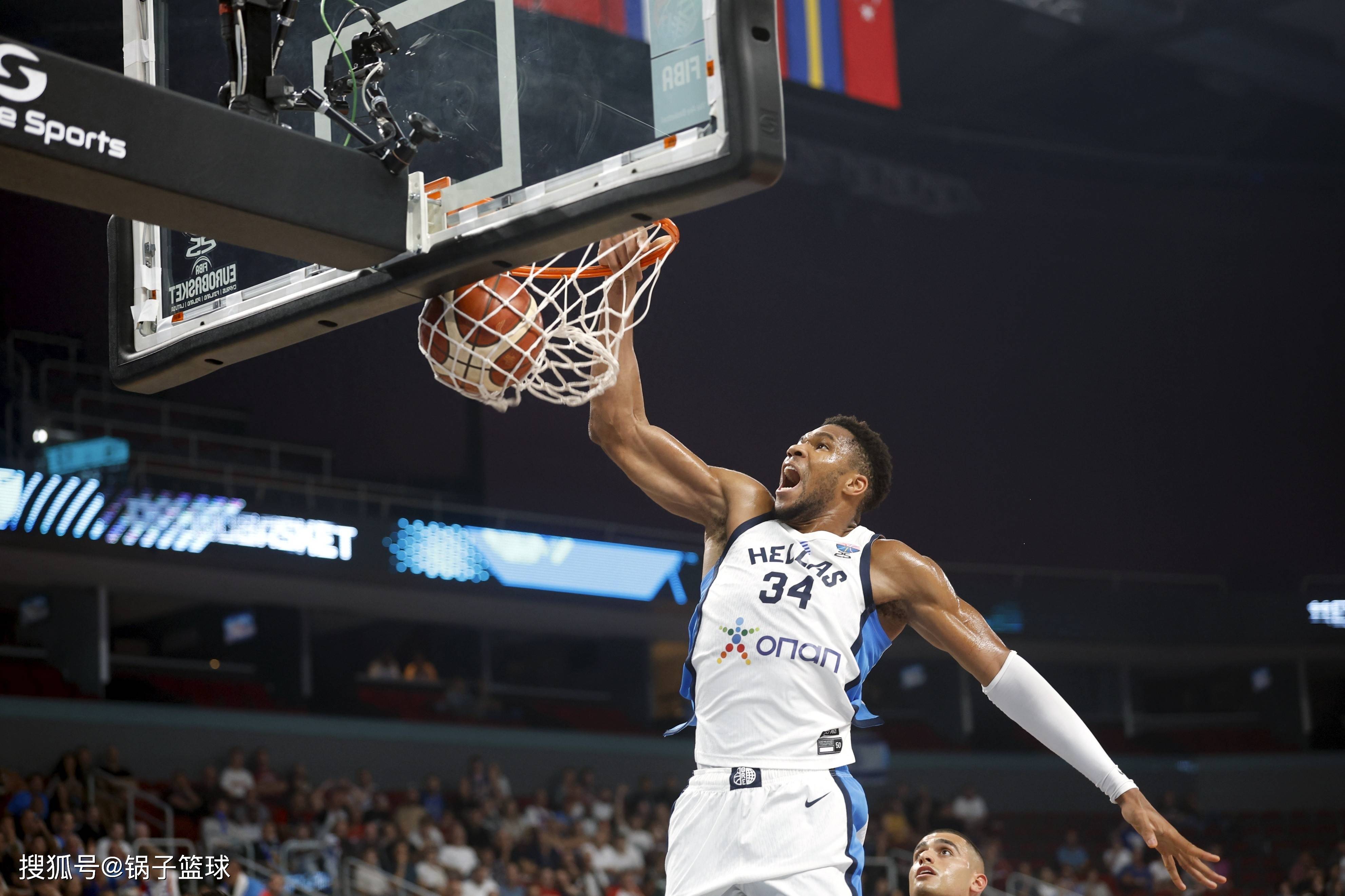 关于字母哥连续七场比赛得分超过高光表现,加拿大队挑战极限!的信息 关于字母哥连续七场比赛得分超过高光表现,加拿大队挑战极限!的信息